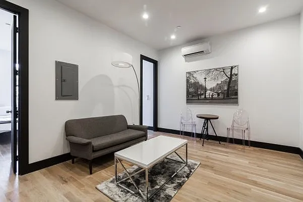 Rented by Rennit Inc. | media 24