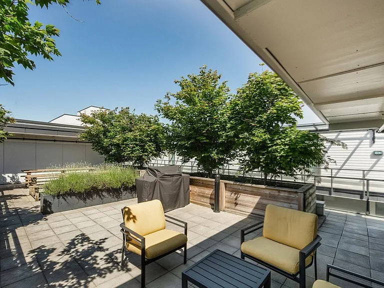 388 Kaslo St — Photo 15