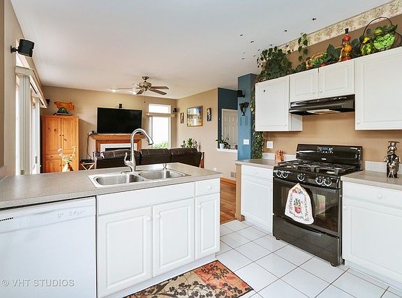 4th image of 272 W Blackthorn Ct