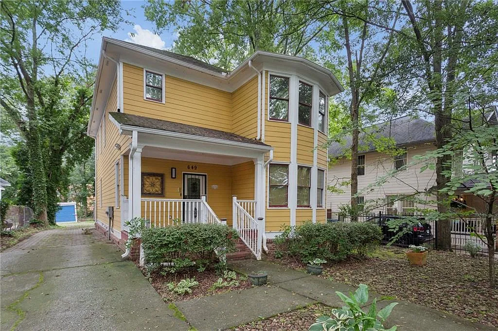 3 bed, 2.5 bath, 2192 sqft, $2,800 — Photo 2