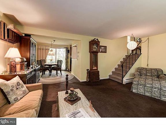 4th image of 42 Sunset Dr