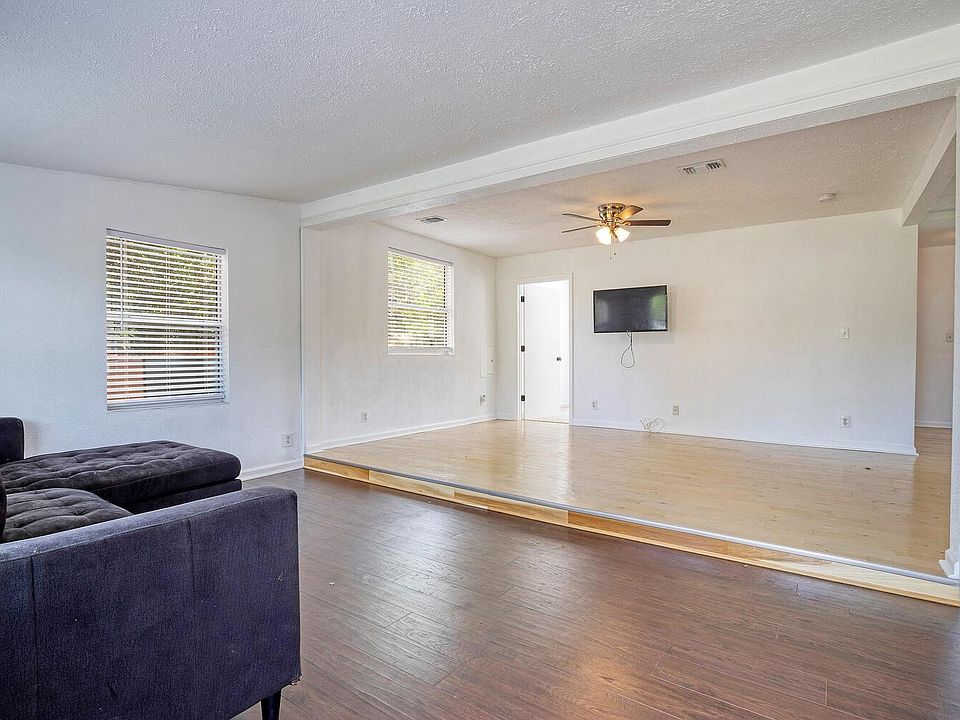 1st image of 1533 S Myrtle Ave