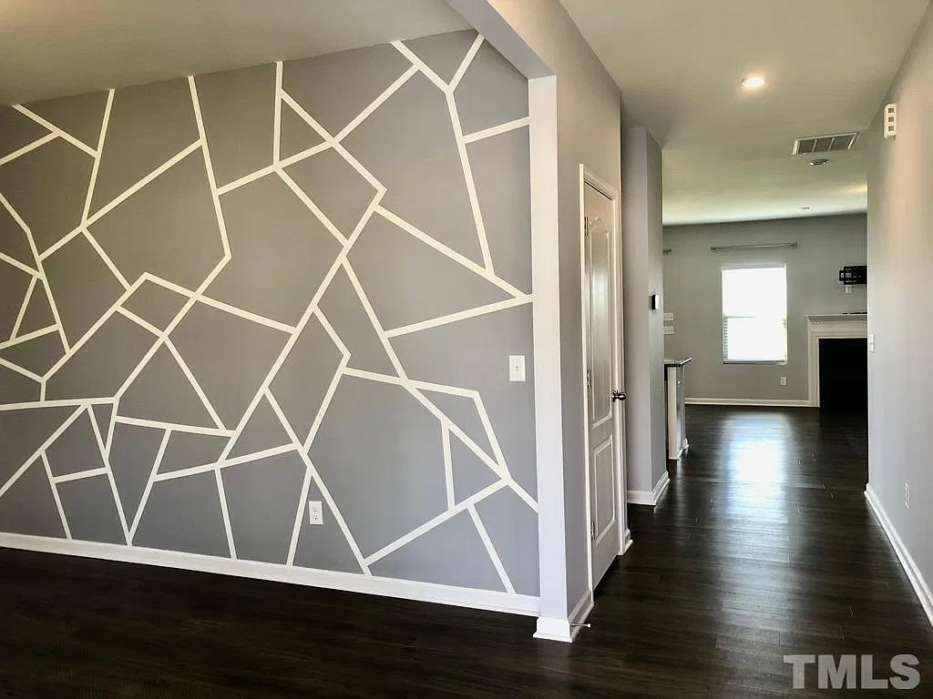 5 bed, 3.0 bath, 2851 sqft, $2,850 — Photo 2