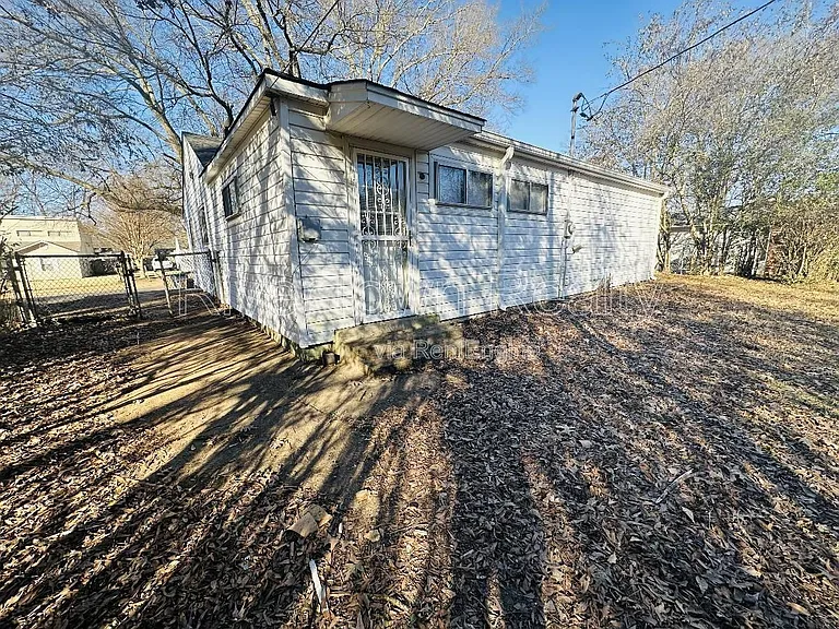 1706 Combs St — Photo 4