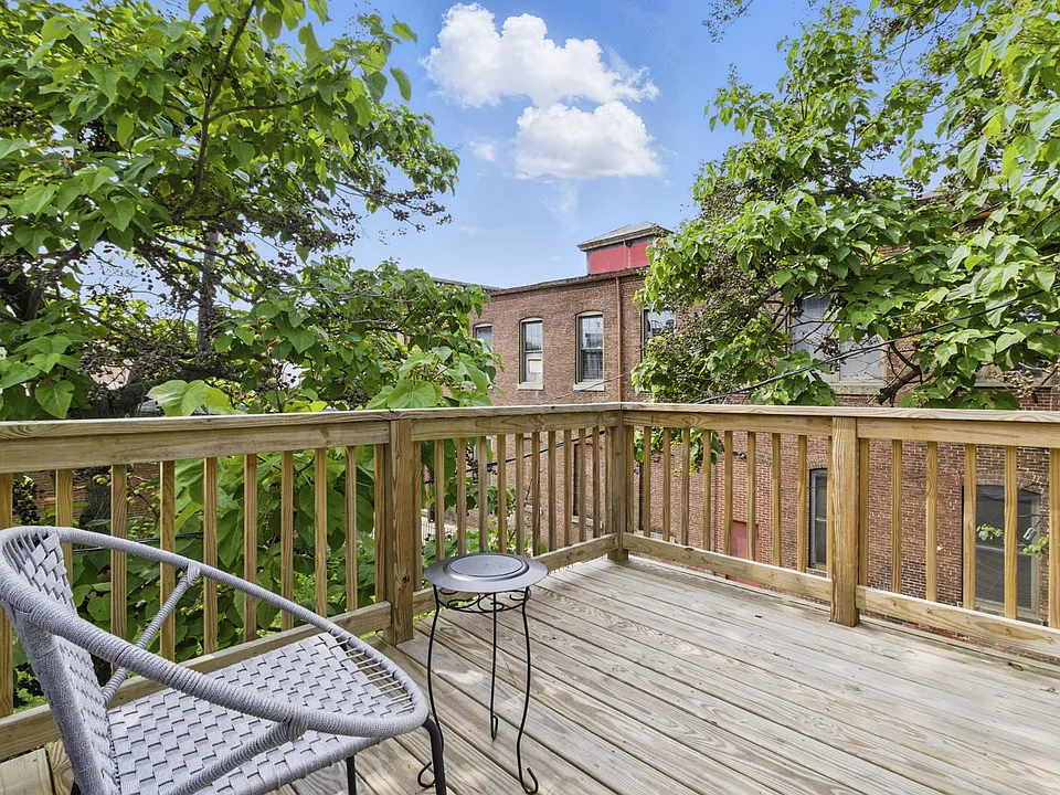 1232 W Lombard St