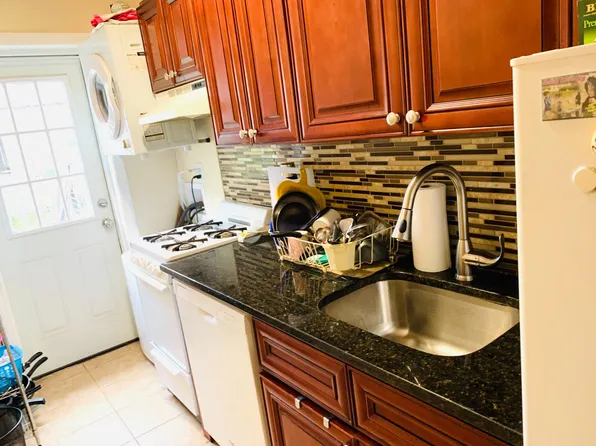 35 Courthouse Place image 10 of 16