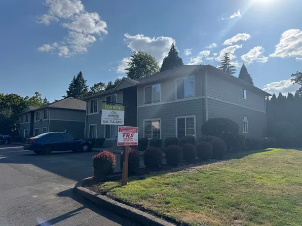 Quiet 2-Bed 2-Bath Apartments Close to WOU with Beautiful Landscaping In-Unit Washer/Dryer