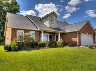 210 Flora Dr, Lenoir City, TN 37771