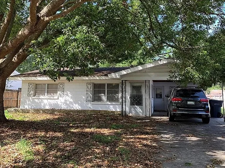 145 Beverly Dr — Photo 1