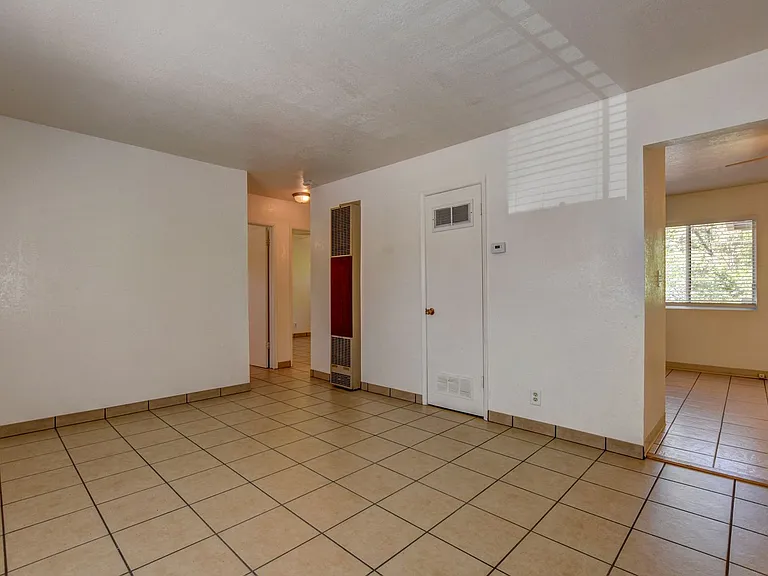 278 S Hardin St — Photo 6