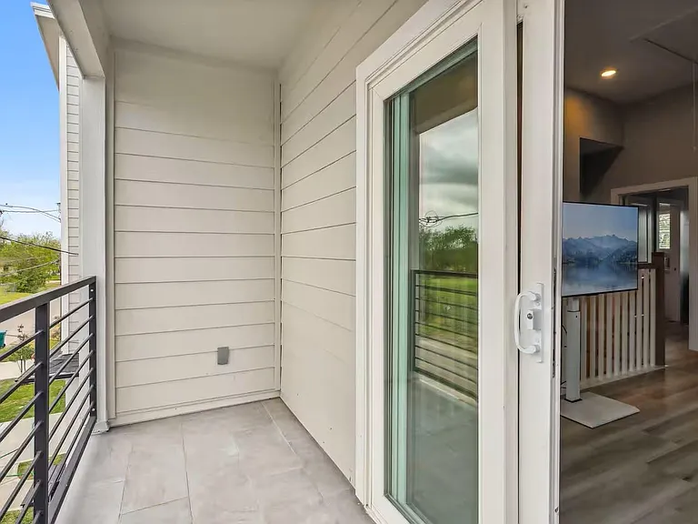 2502 Sam Wilson St — Photo 5