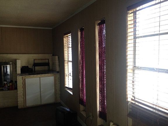 4th image of 906 Heights St