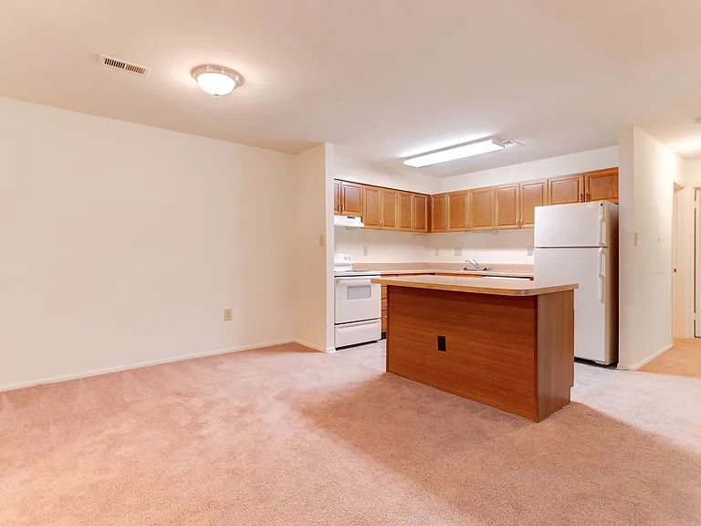 Hunter's Run Apartments — Photo 10