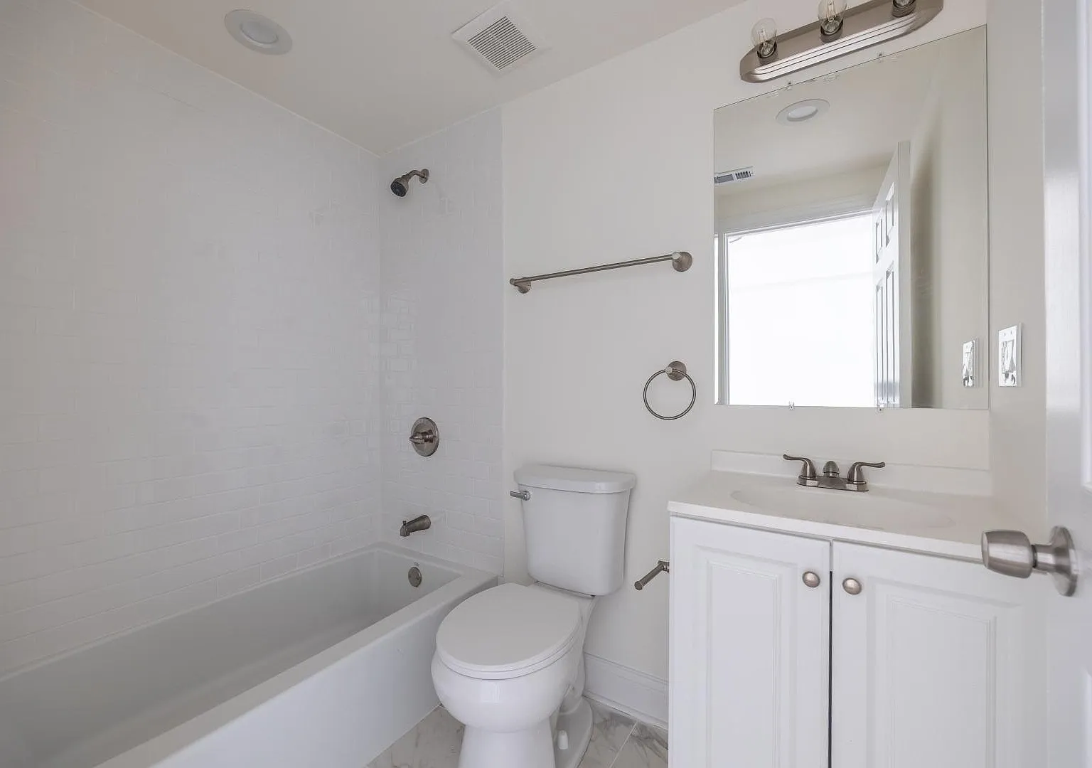 3107 North Harding Avenue #1E — Photo 4