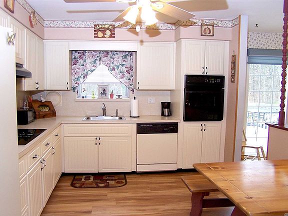 2nd image of 42 Julbet Dr
