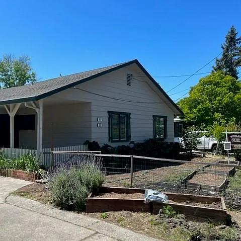 320 Lomitas Ln — Photo 8
