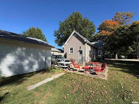 5th image of 1064 Maple Ave