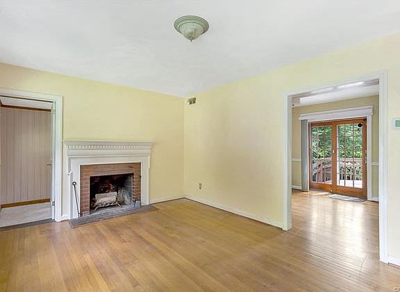 3rd image of 1513 Cedar Ln