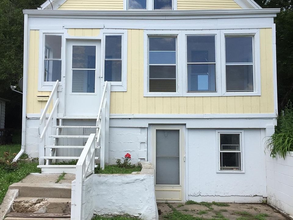 Freshly painted home w/ new roof and furnace