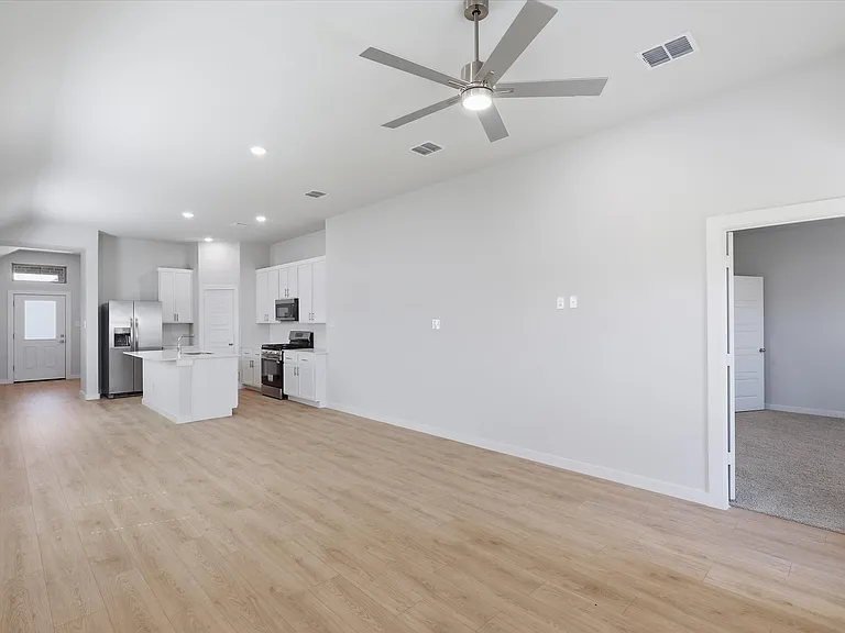 508 Green Grass Dr — Photo 13