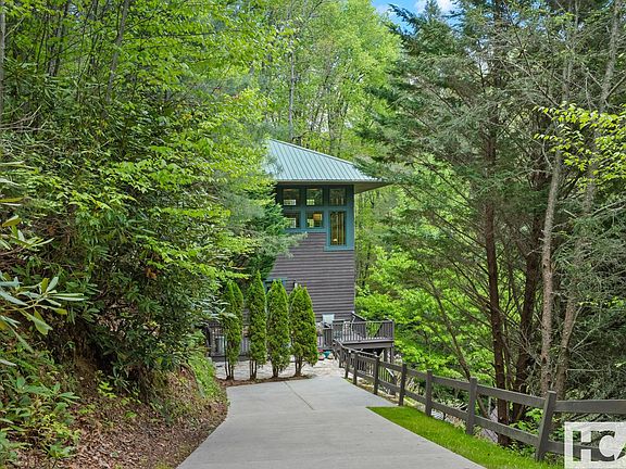 3rd image of 685 Gold Mine Road