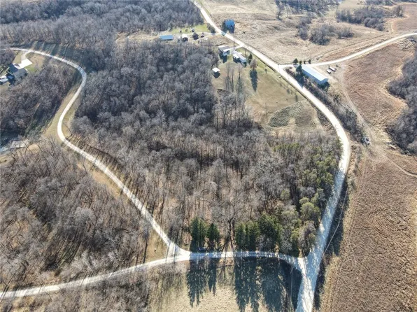 14383 Blackberry Ln, Anamosa, IA 52205