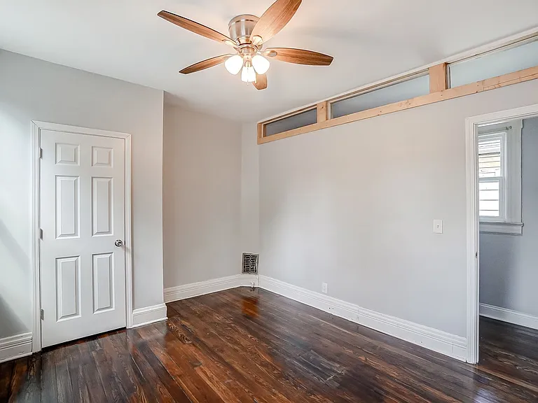 2036 Garrard St — Photo 32