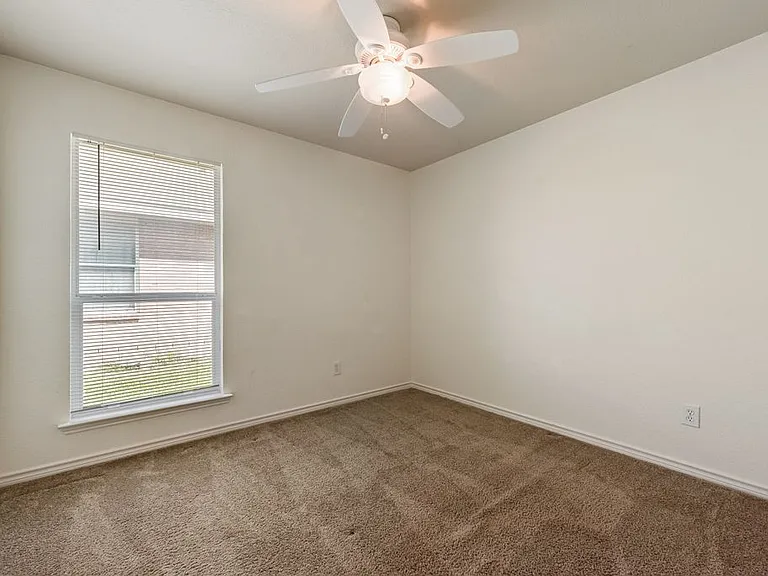2200 Fieldcrest Dr — Photo 13