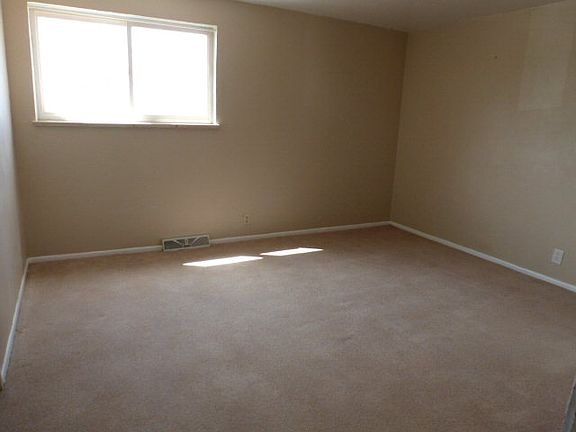 5th image of 920 23rd Ln