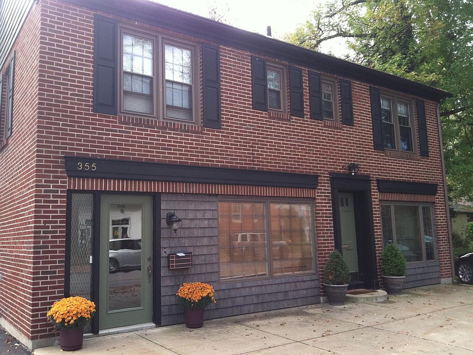 Quaint Upper located in the heart of Snyder