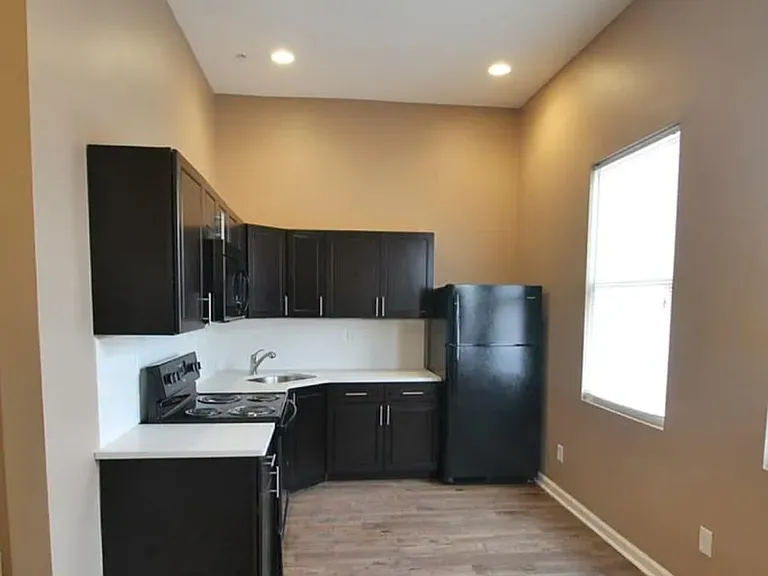 870 N 44th St #2R — Photo 10