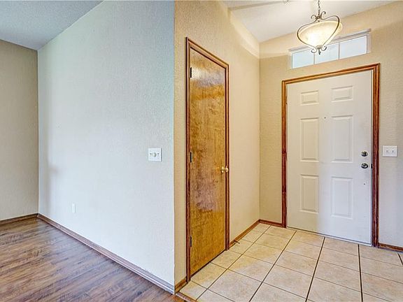 2nd image of 2916 SE 96th St