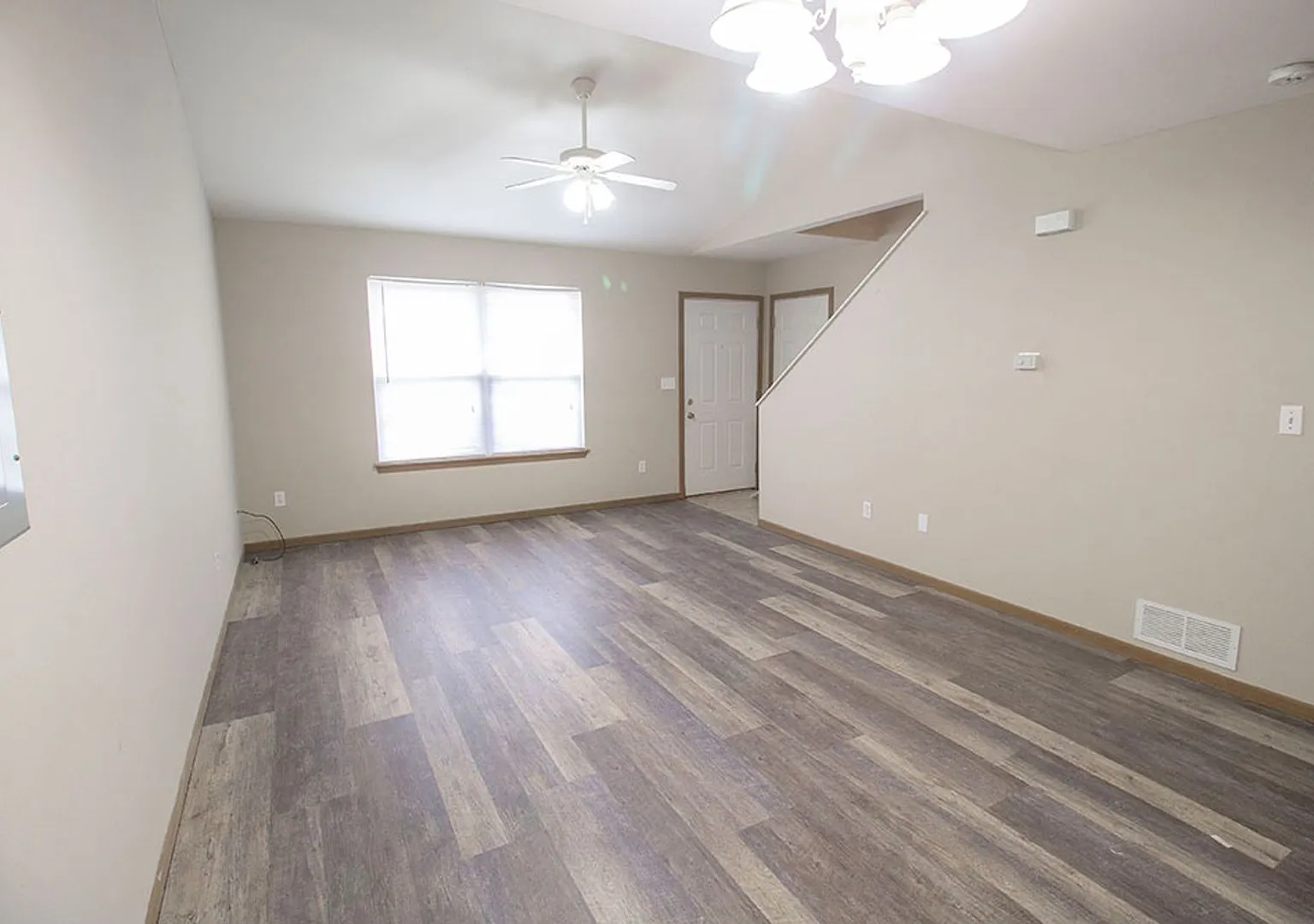 Large 4 bedroom Duplex — Photo 3