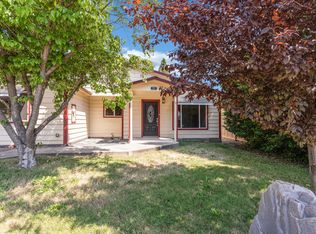 711 NE Beacon Dr, Grants Pass, OR 97526