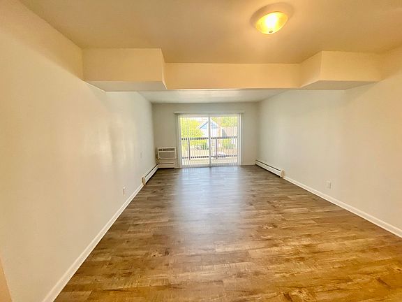 4th image of 504 Saint Johns St #201