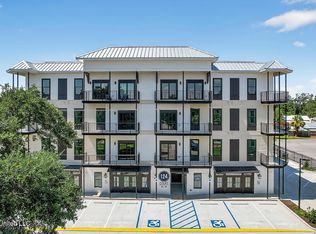 124 N Court St #304, Bay Saint Louis, MS 39520