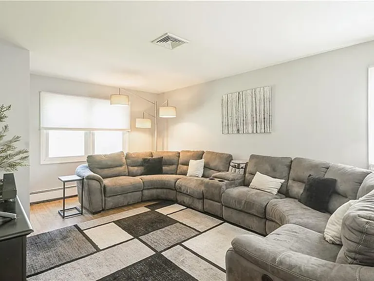 129 Pine Tree Rd — Photo 3