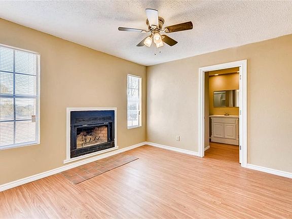 5th image of 320 Parkwood Dr