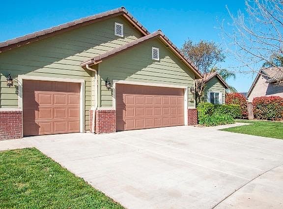 2nd image of 3813 N Fontana Ct
