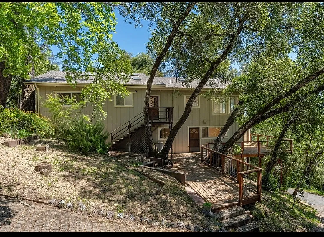 2 bed, 2466 sqft, $1,200 — Photo 1