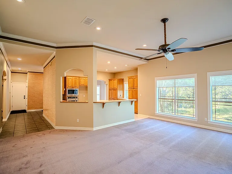 218 Hazeltine Dr — Photo 12