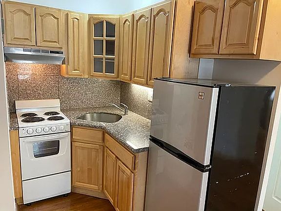 2nd image of 2336 2nd Ave APT 2R
