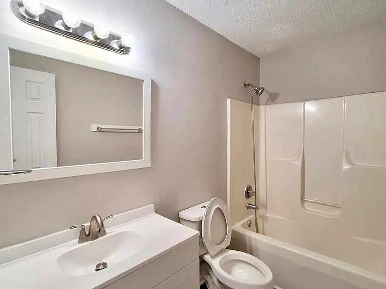 3002 Caldwell Ct #8 — Photo 7