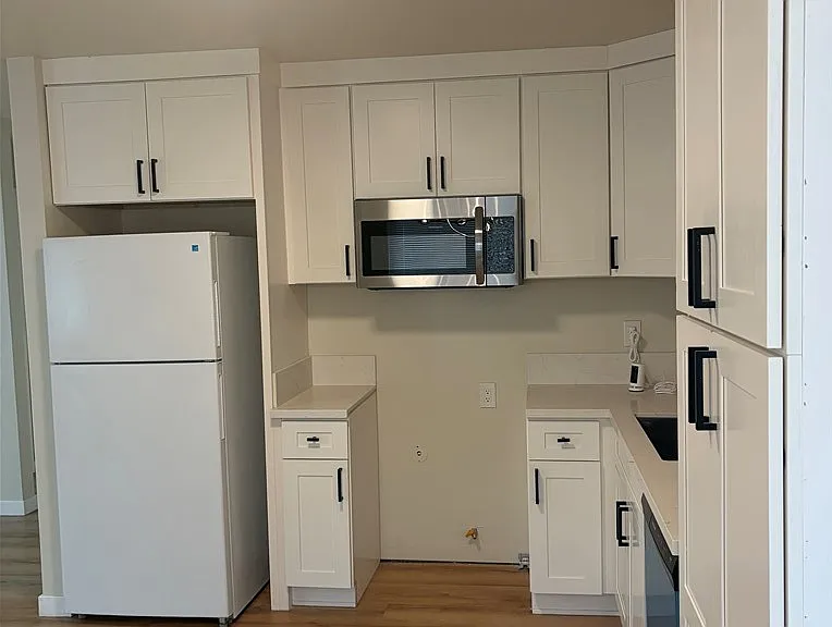 134 E M St — Photo 2