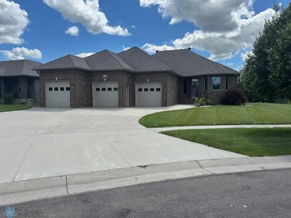 6035 27th St S, Fargo, ND 58104