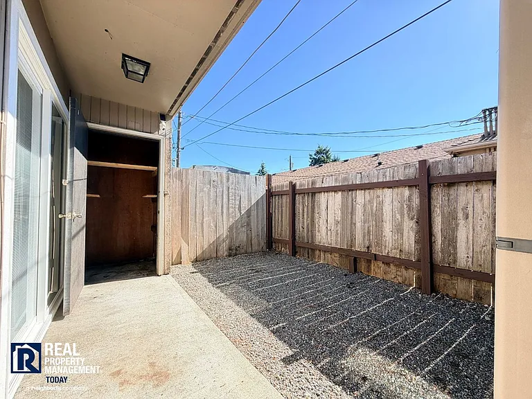 6415 Steilacoom Blvd SW Tacoma — Photo 18
