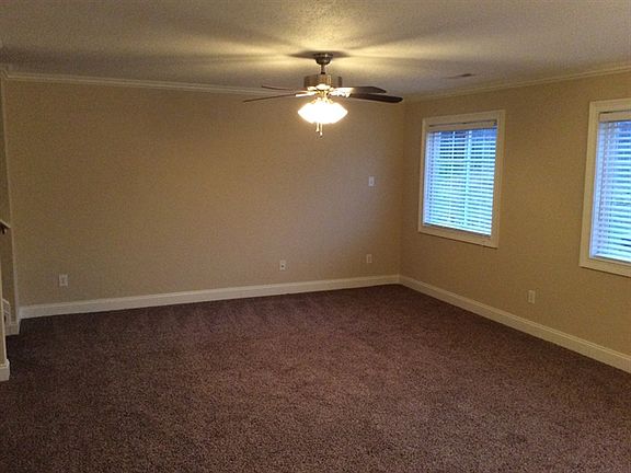 3rd image of 807 Caledon Dr
