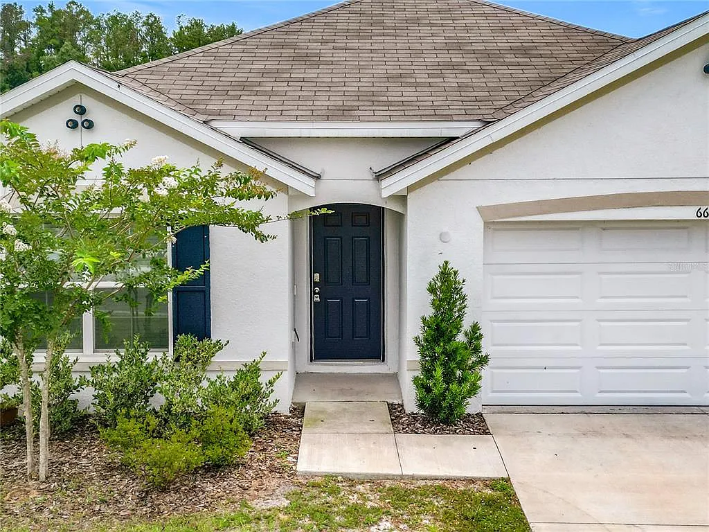 4 bed, 2.0 bath, 1827 sqft, $1,990 — Photo 1