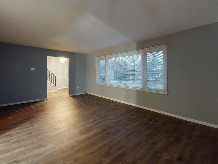 669 N Henderson Rd — Photo 70