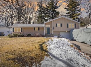 5713 Perrine Rd, Midland, MI 48640